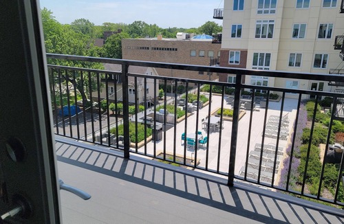 Wilmette Apartment | Resort-style, 1-bedroom apt in Wilmette
