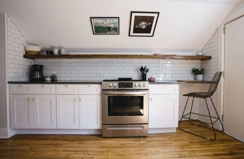Avondale Apartment | Retro 2 bedroom bungalow in Chicago's Avondale neighborhood