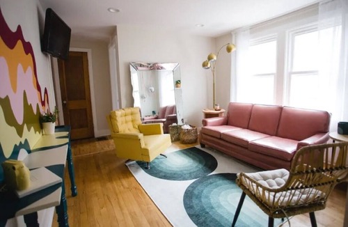 Avondale Apartment | Retro 2 bedroom bungalow in Chicago's Avondale neighborhood