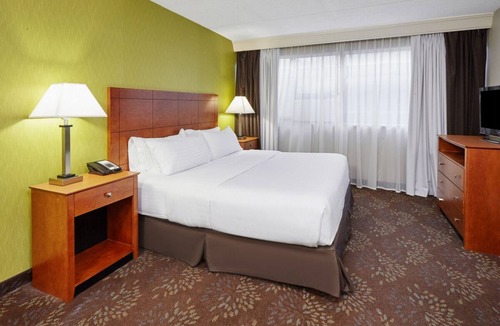 Matteson House | Right On Your Budget! 2 Great Units, Onsite Dining, Free Parking!