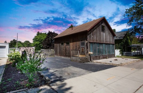 Kankakee Apartment | River ßARN 》Quaint, Refined, Elegant