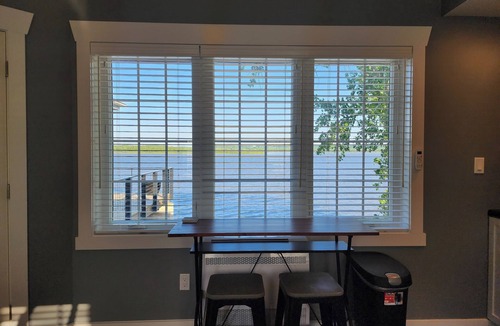 Rome Cottage | River Beach Guest House. Relax with breathtaking views of the Illinois River!