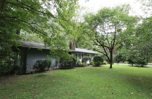 Gatlinburg Cottage | River Front-Walking Distance to Downtown!