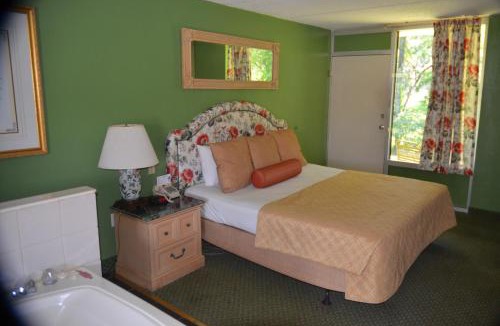 Pigeon Forge Hotel | River Lodge South
