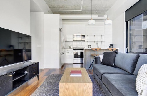 Near North Side Apartment | River N 1BR w Gym Pool WD nr Mag Mile CHI-440