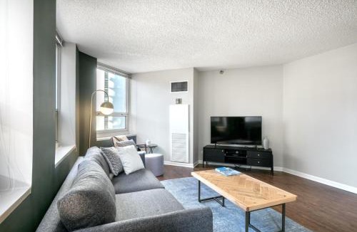 Rush and Division Apartment | River N 1BR w Gym WD nr Magnificent Mile CHI-162