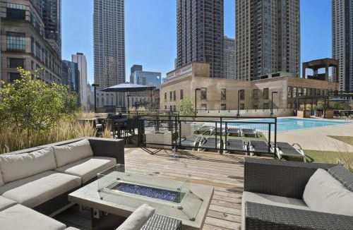 Rush and Division Apartment | River N 2BR wGym Deck Pool nr Mag Mile CHI-133
