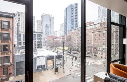 Near North Side Apartment | River North 1br w gym lounge roof nr Riverwalk CHI-899