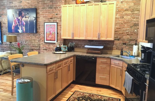 Near North Side Apartment | River North's Rock N' Roll - In The Heart of the City