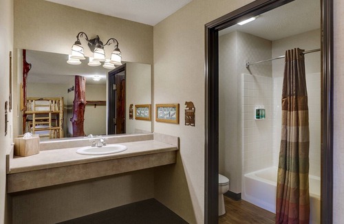 Moline Hotel | River Path Access available! Quad Cities Stay for Family | 2 Units