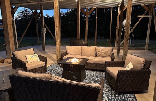 Hardy House | River Run- Spring River Getaway