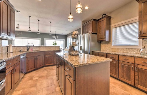 Grafton House | 'River's Paradise' w/ Balcony: Dtwn Location!