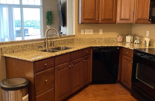 Grafton House | River View TH w/Patio- 1 block from Main St