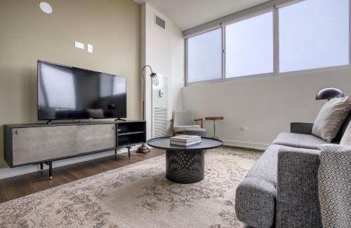 River West Apartment | River West 2br w party room nr fulton market CHI-1024