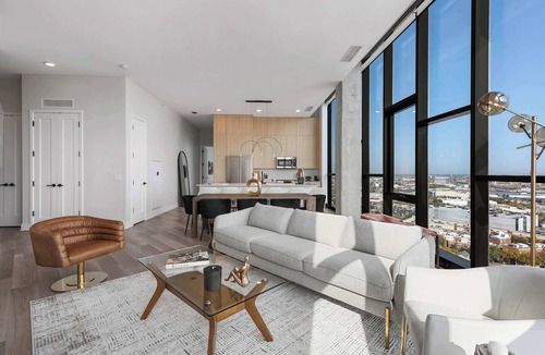 River West Apartment | River West 3BR Penthouse Duo: Skyline Comfort