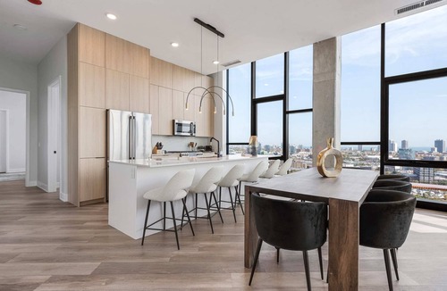 River West Apartment | River West 3BR Penthouse Duo: Skyline Comfort