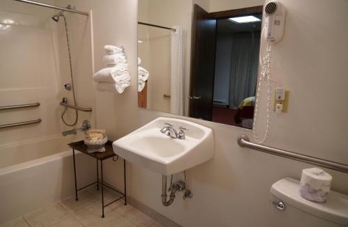 Petersburg Hotel | RiverBank Lodge