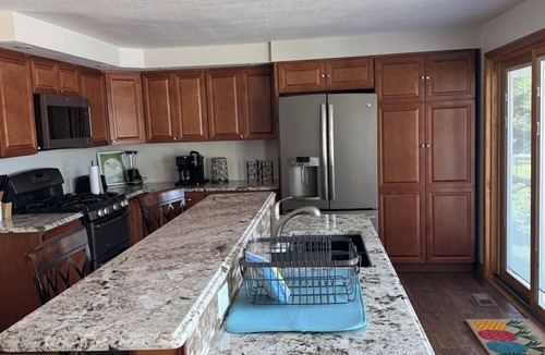 Dixon House | Riverfront 2 bedroom, 2 bathroom house with all the amenities
