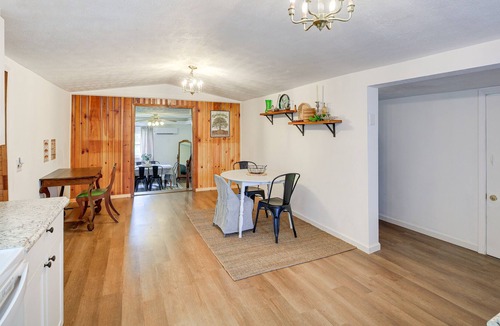 Bluff City Cabin | Riverfront Bluff City Retreat w/ Patio & Grill!