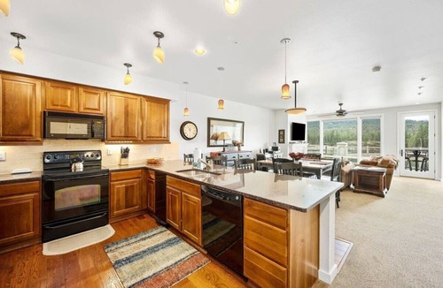 Post Falls Condo | Riverfront Condo with Stunning Spokane River Views | Perfect Getaway