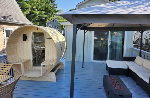 Fox River Grove Cottage | Riverfront Cottage/sauna/nkayaks/dock/firepit