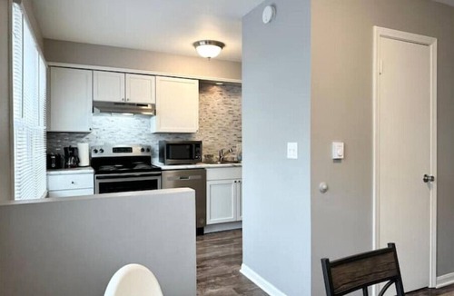 Yorkville Apartment | Riverfront/Fast Wi-Fi/Fishing/RW Waterpark/Kayak