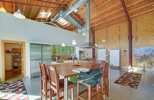 Libertyville House | Riverfront Libertyville Retreat w/Outdoor Kitchen