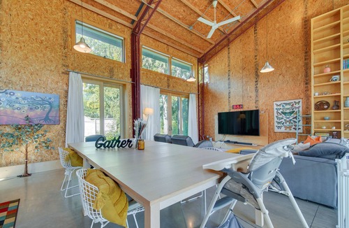 Libertyville House | Riverfront Libertyville Retreat w/Outdoor Kitchen