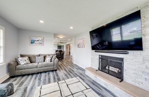 McHenry House | Riverfront Retreat with Dock and Kayaks in McHenry
