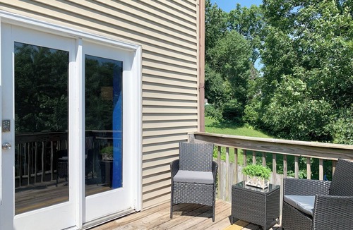 Yorkville Apartment | Riverfront/RW Waterpark/Kayak & Canoe/Fishing/Free WIFI/Comfy beds