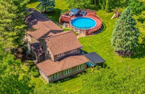 Lyndon House | Riverfront, swimming pool, hot tub, pickleball court, basketball, billiard