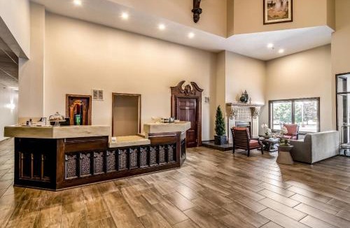 Rockford Hotel | Riverview Inn & Suites, an Ascend Collection Hotel