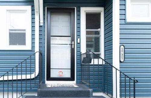 Rockford Apartment | Rockford IL 2BD Upper Queen Bed, Patio & Fast WiFi