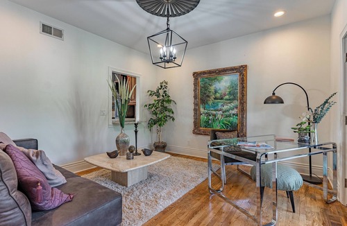 Holcomb House | Rockford's Fully Remodeled Luxury Vacation Rental - ShawBnb