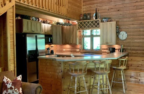 Hanover House | Rocky Waters Vineyard/Winery Guest House Hanover IL