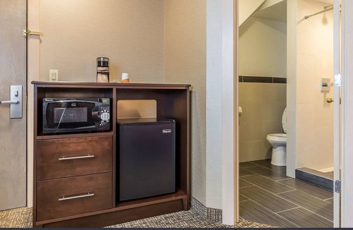 North Park Hotel | Rodeway Inn Chicago - Evanston