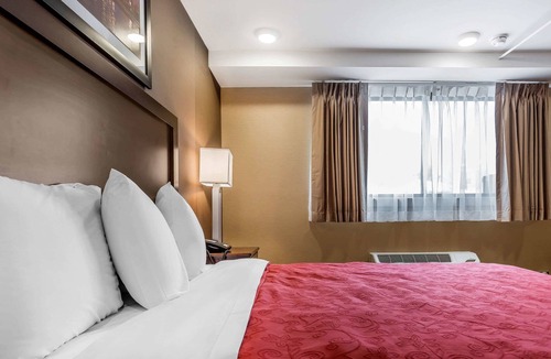 North Park Hotel | Rodeway Inn Chicago - Evanston