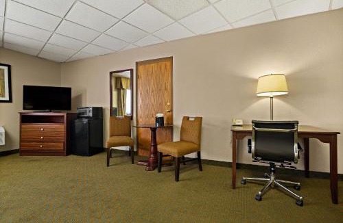 McPherson Hotel | Rodeway Inn McPherson East