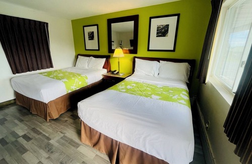 Pittsfield Hotel | Rodeway Inn