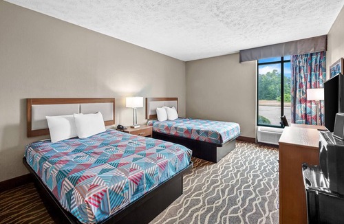 West Point Hotel | Rodeway Inn West Point, MS