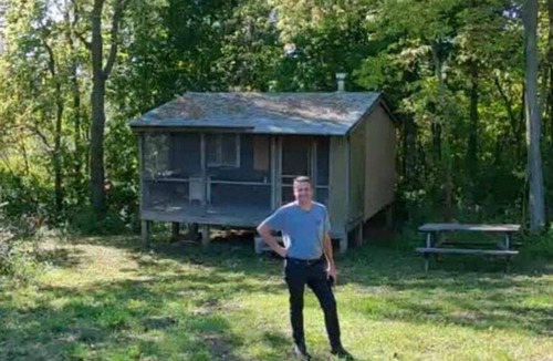 Kasbeer Cabin | Romantic - Cabin & Camping - on 175 Acre Farm