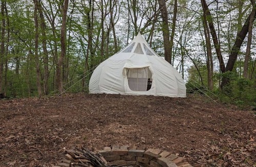 Kasbeer Cabin | Romantic - Cabin & Camping - on 175 Acre Farm