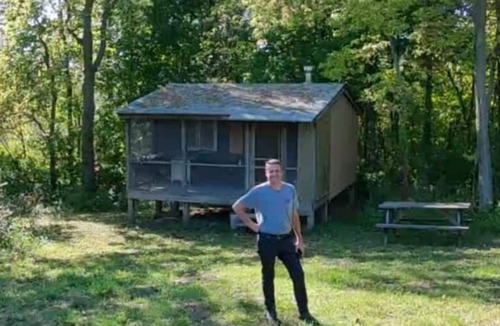 Kasbeer Cabin | Romantic - Cabin & Camping - on 175 Acre Farm