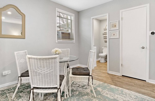 Fox Lake House | Romantic Lake Cottage ★ Queen Bed ★ Chain O Lakes