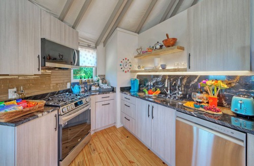 Dripping Springs Cottage | Romantic Ritz of Yurts with Private Hot Tub