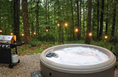 Sparta House | Romantic Tiny Retreat Hot Tub & Fire Pit