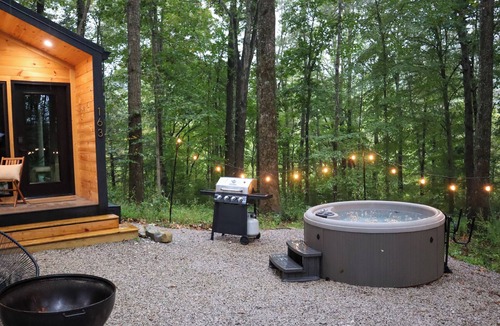 Sparta House | Romantic Tiny Retreat Hot Tub & Fire Pit