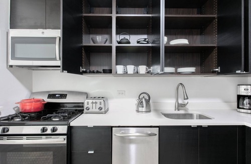 Gold Coast Apartment | Roomy Gold Coast 1BR w/Walk-up, near L & Mariano Park, by Blueground