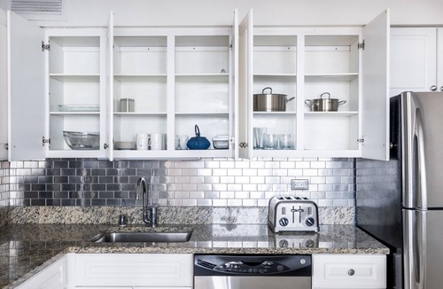Rush and Division Apartment | Roomy River North 2BR w/Gym, Deck & Pool, walk to Mag Mile, by Blueground