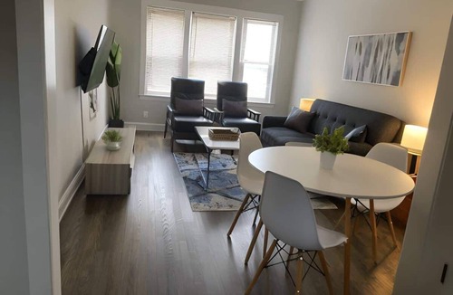 Avondale Apartment | Roscoe Retreat · Cozy 2BR in Chicago